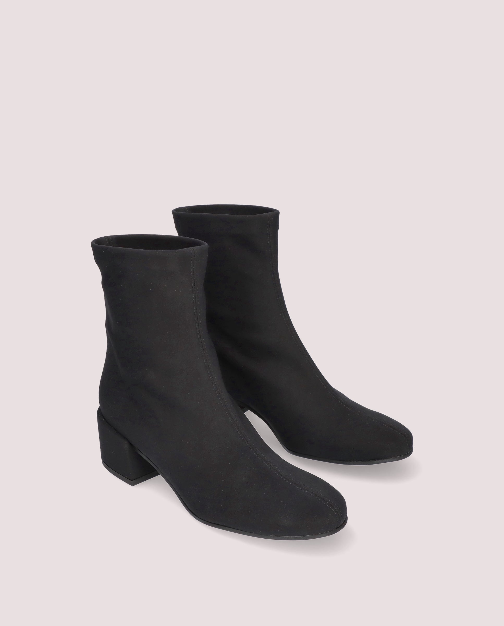 Imagen de Botines Jendayi Negros Tejidos por PrettyBallerinas