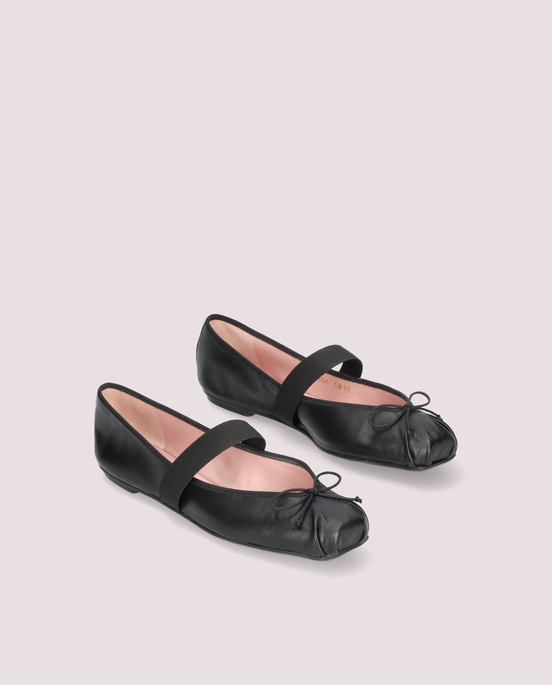Imagem de Kristen Black Leather Ballerinas por PrettyBallerinas