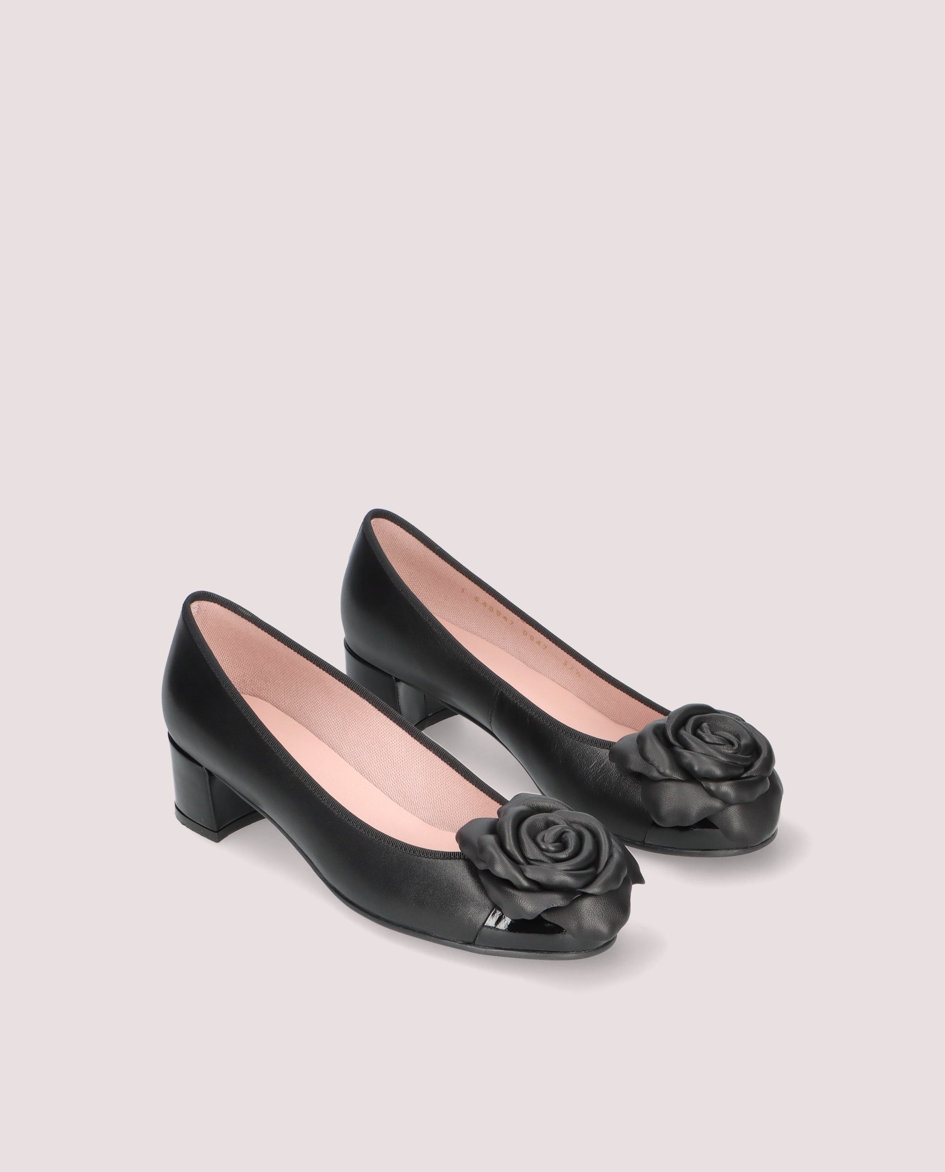 Imagen de Salon Joanna Negros Piel por PrettyBallerinas