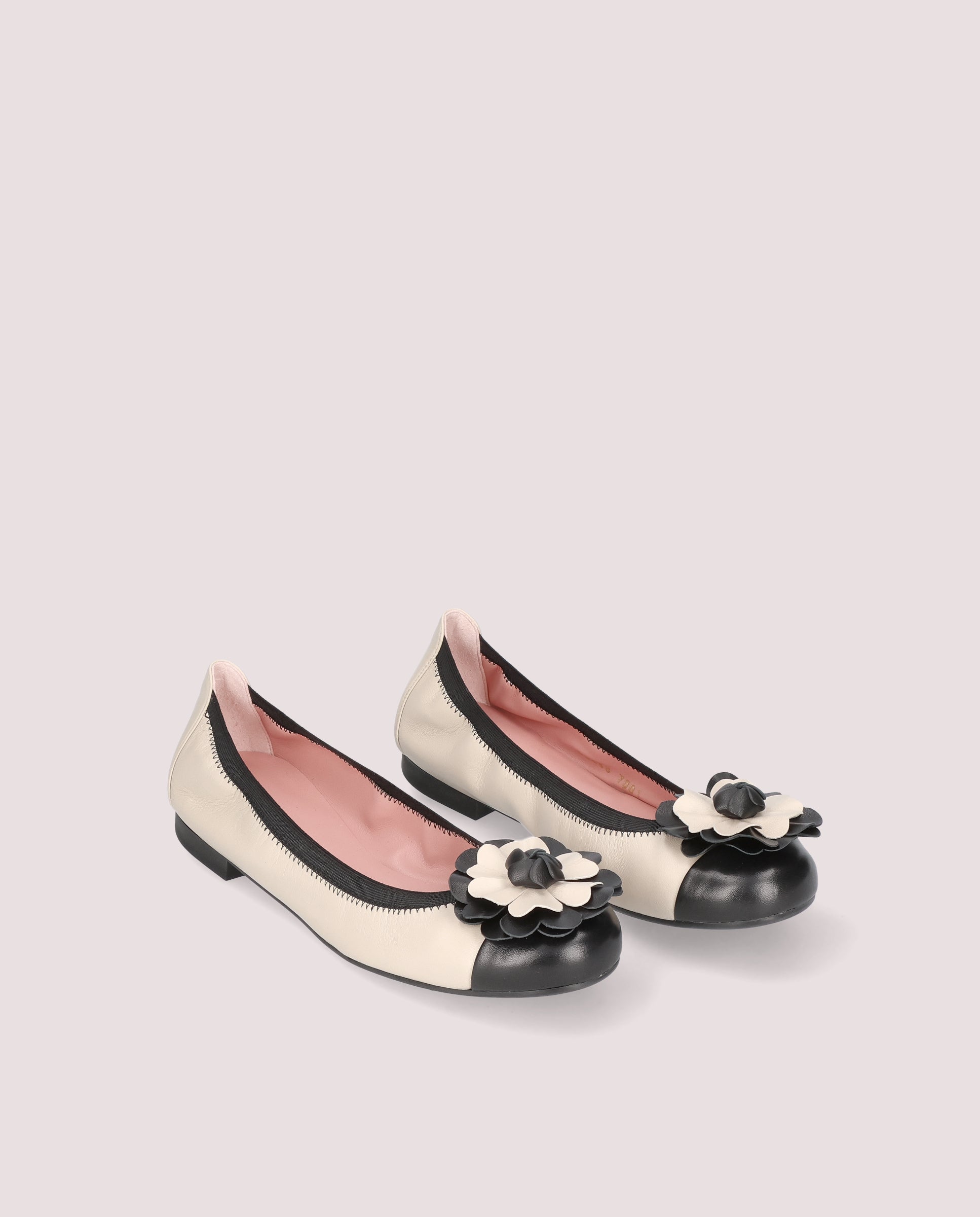 Bild von Ballerina Shirley aus elfenbeinfarbenem leder von PrettyBallerinas