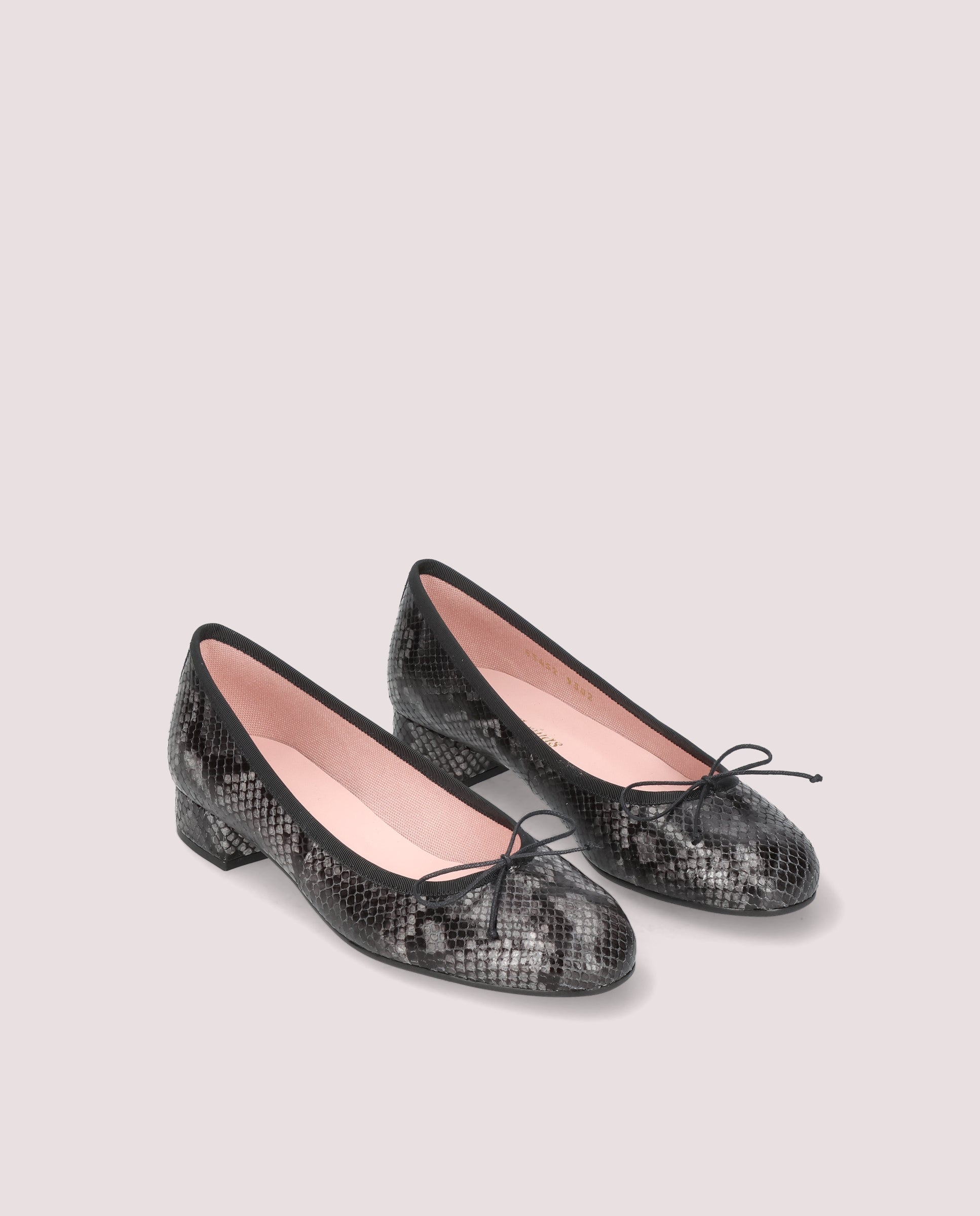 Salon Gretschen Negros Pieles estampadas