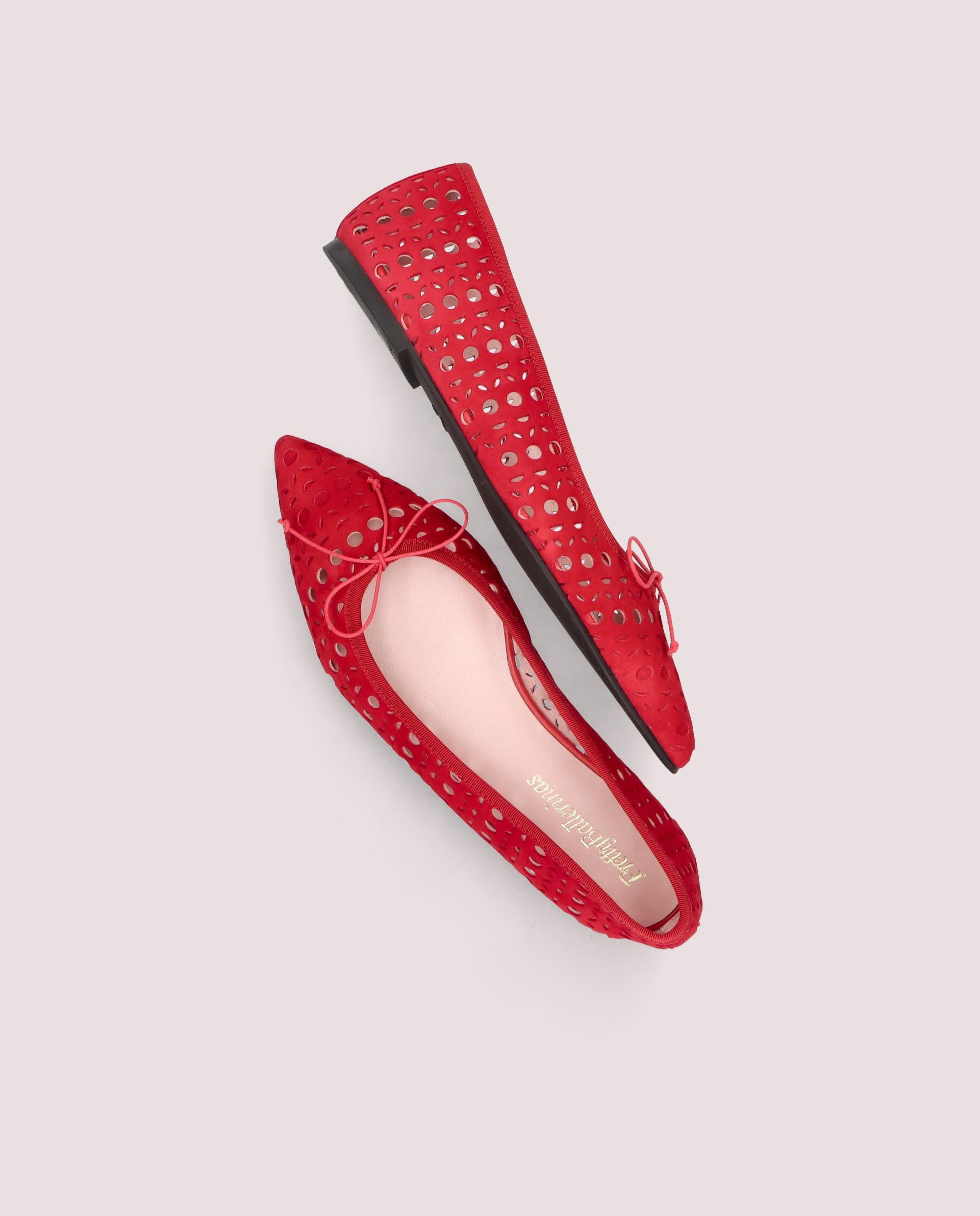Paris ballerina aus rotem wildleder