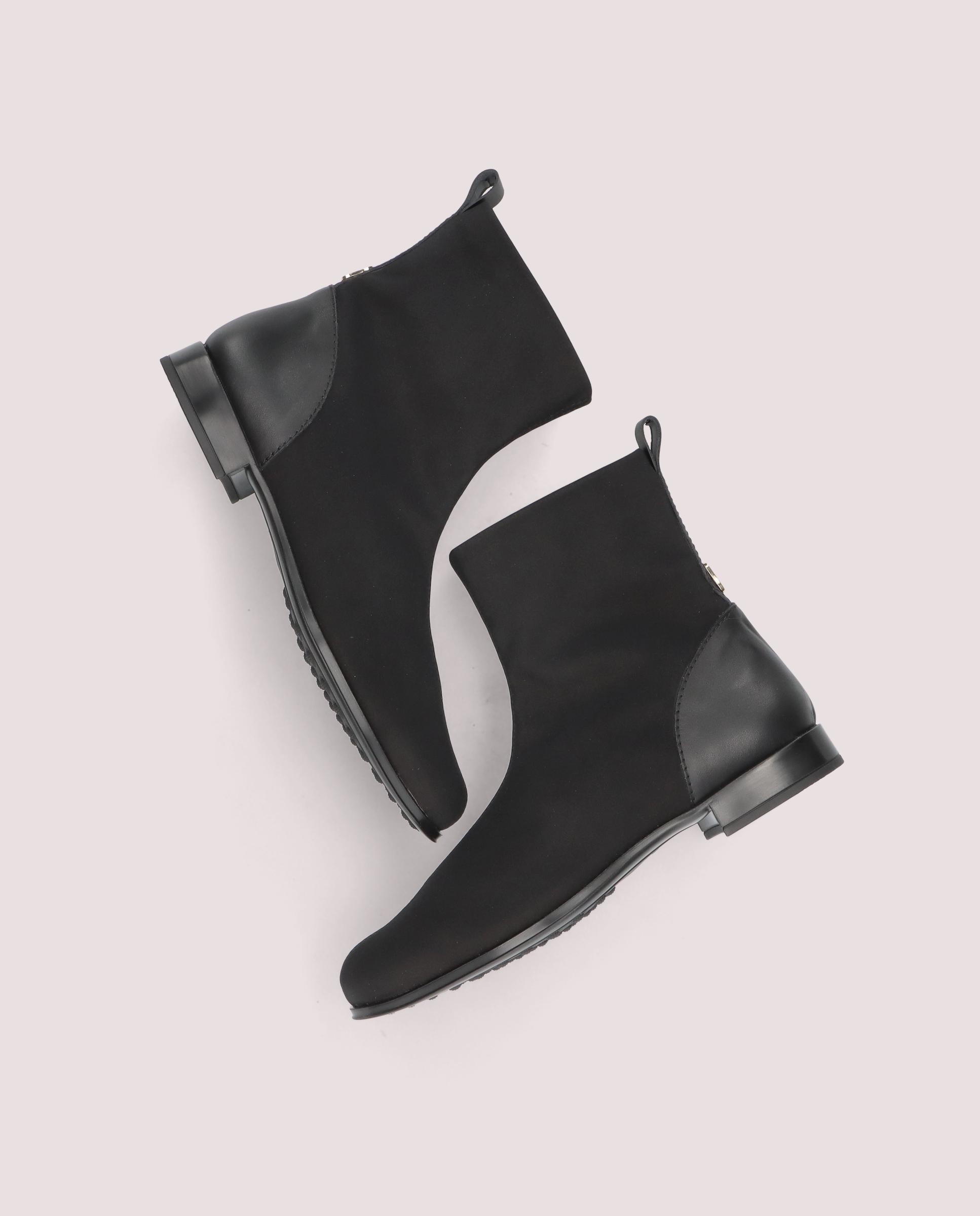 Pat ankle boot in black textile