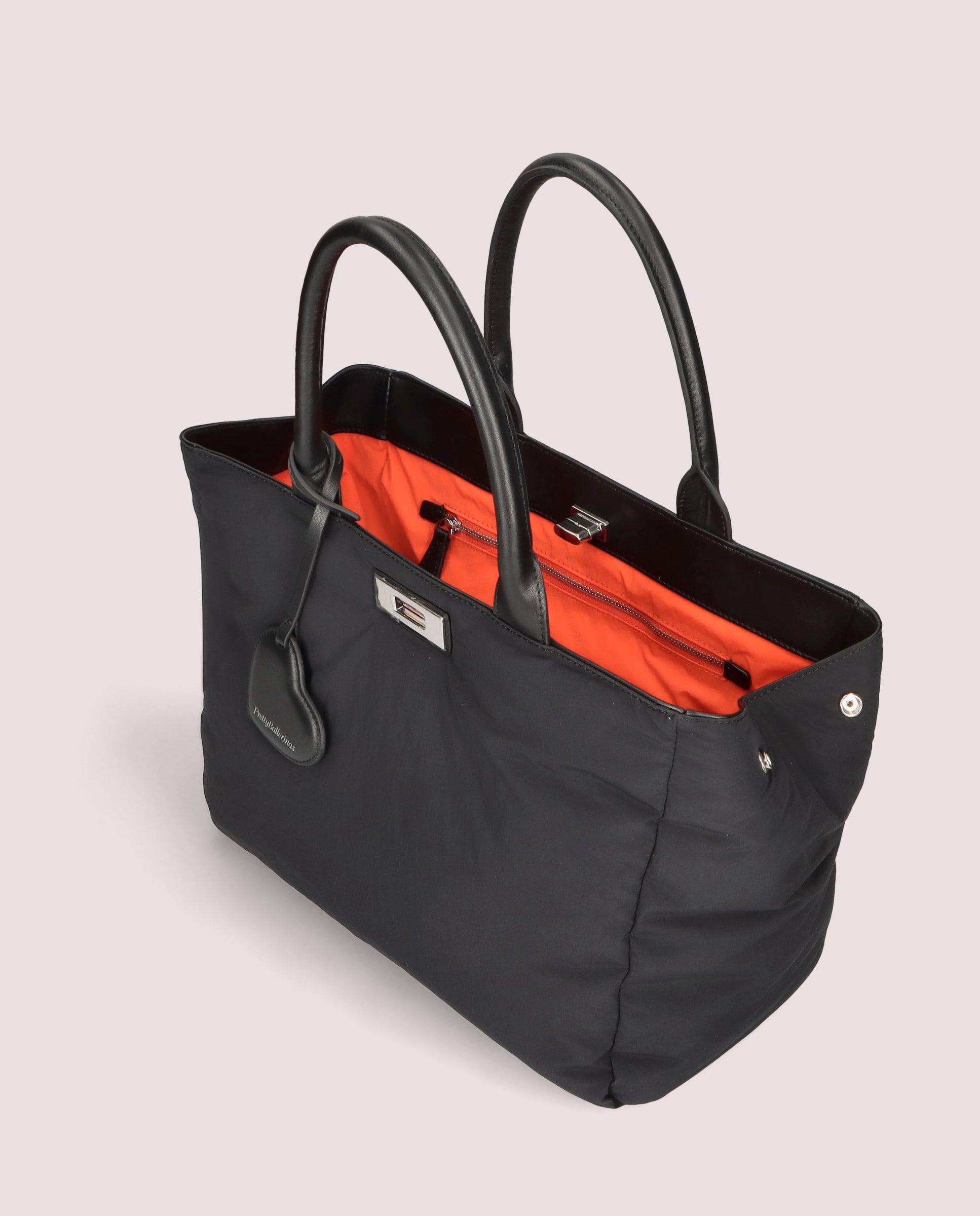 Schwarze gewebte Taschen
