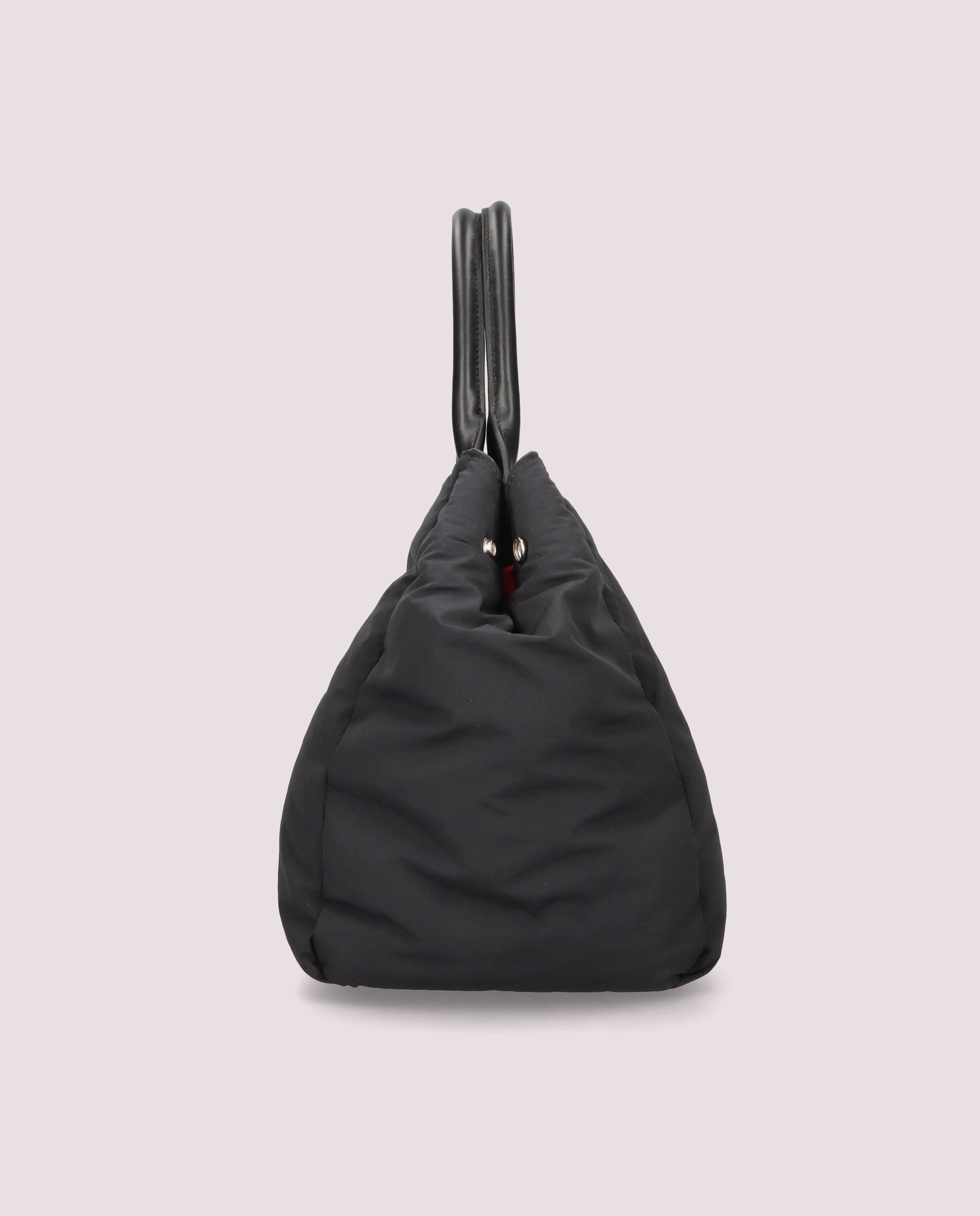 Schwarze gewebte Taschen