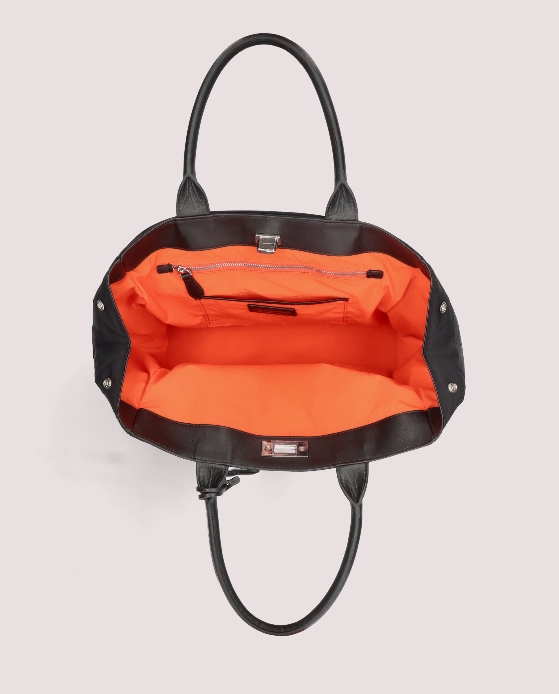 Schwarze gewebte Taschen