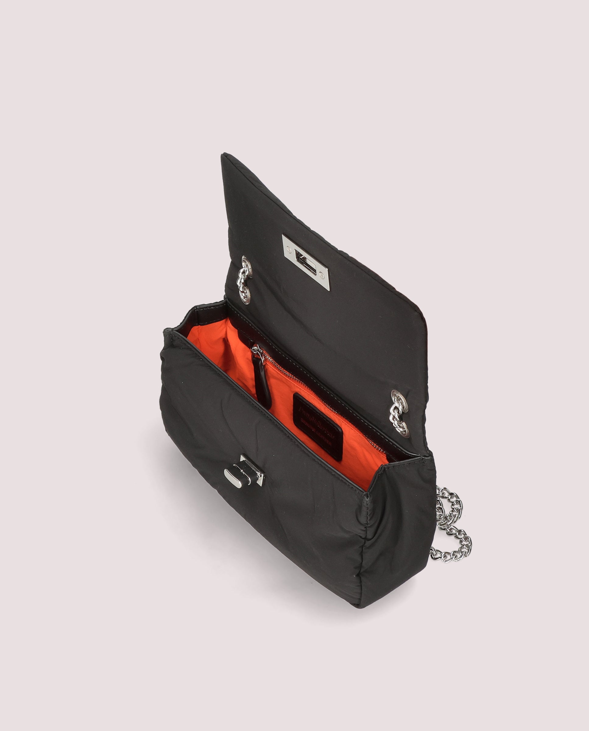 Schwarze gewebte Taschen