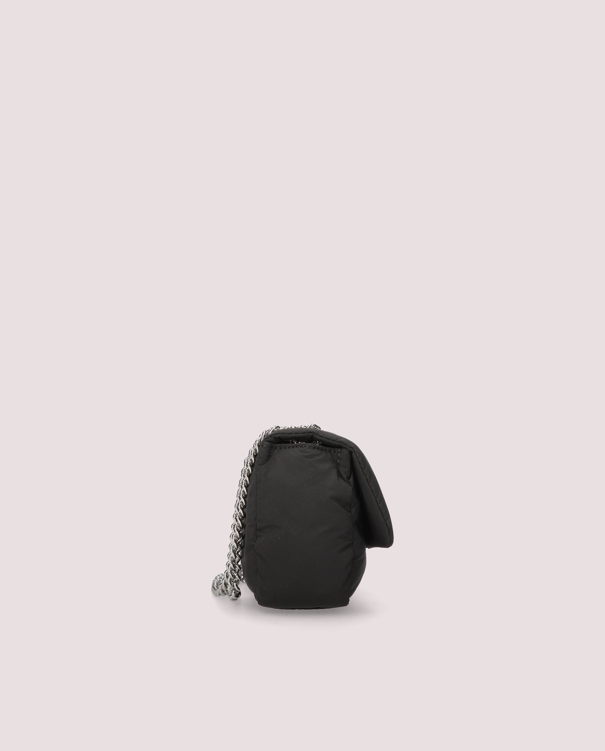 Schwarze gewebte Taschen
