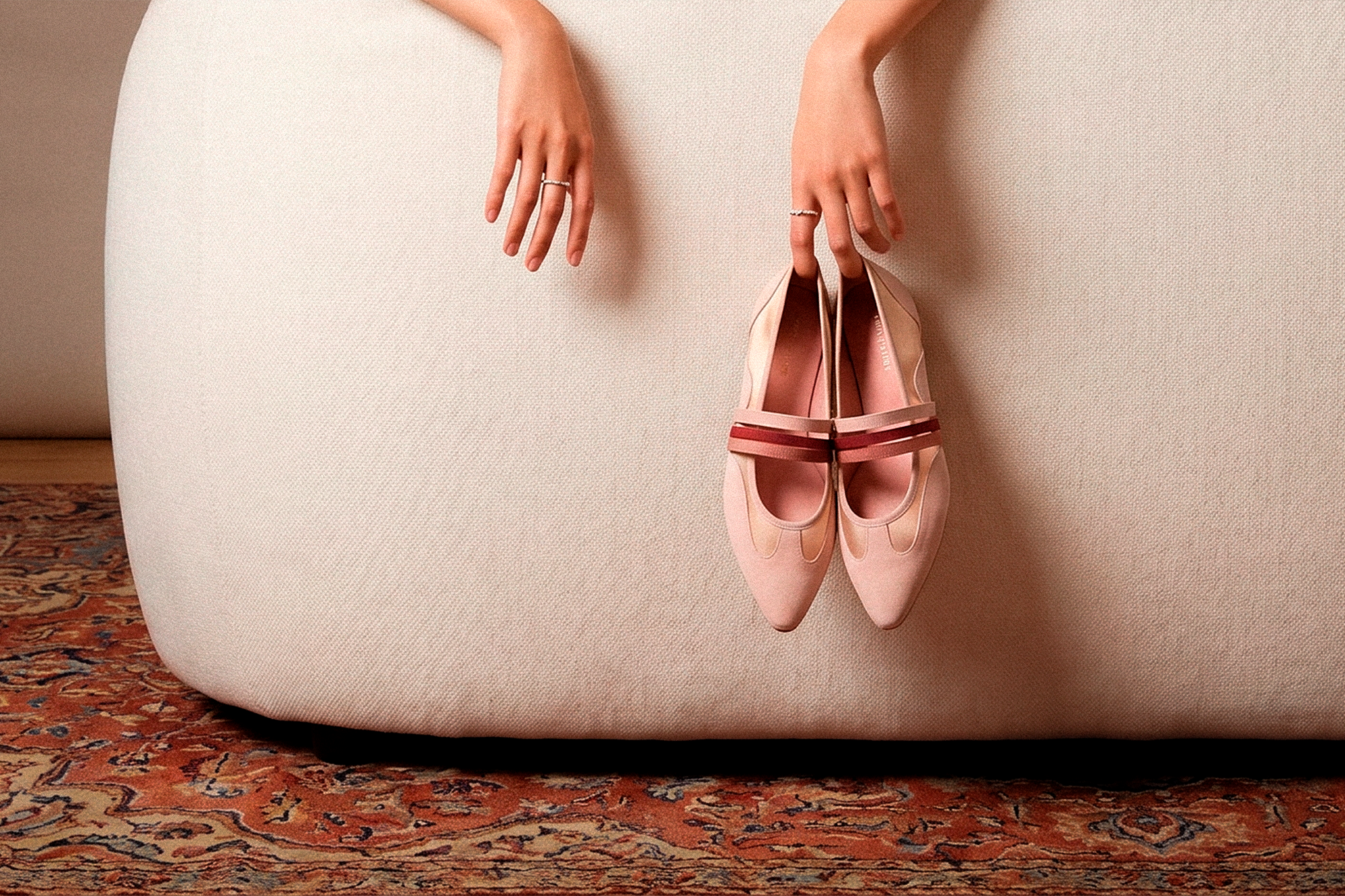 Sneakerinas: el nuevo híbrido entre bailarina y zapatilla en 2026