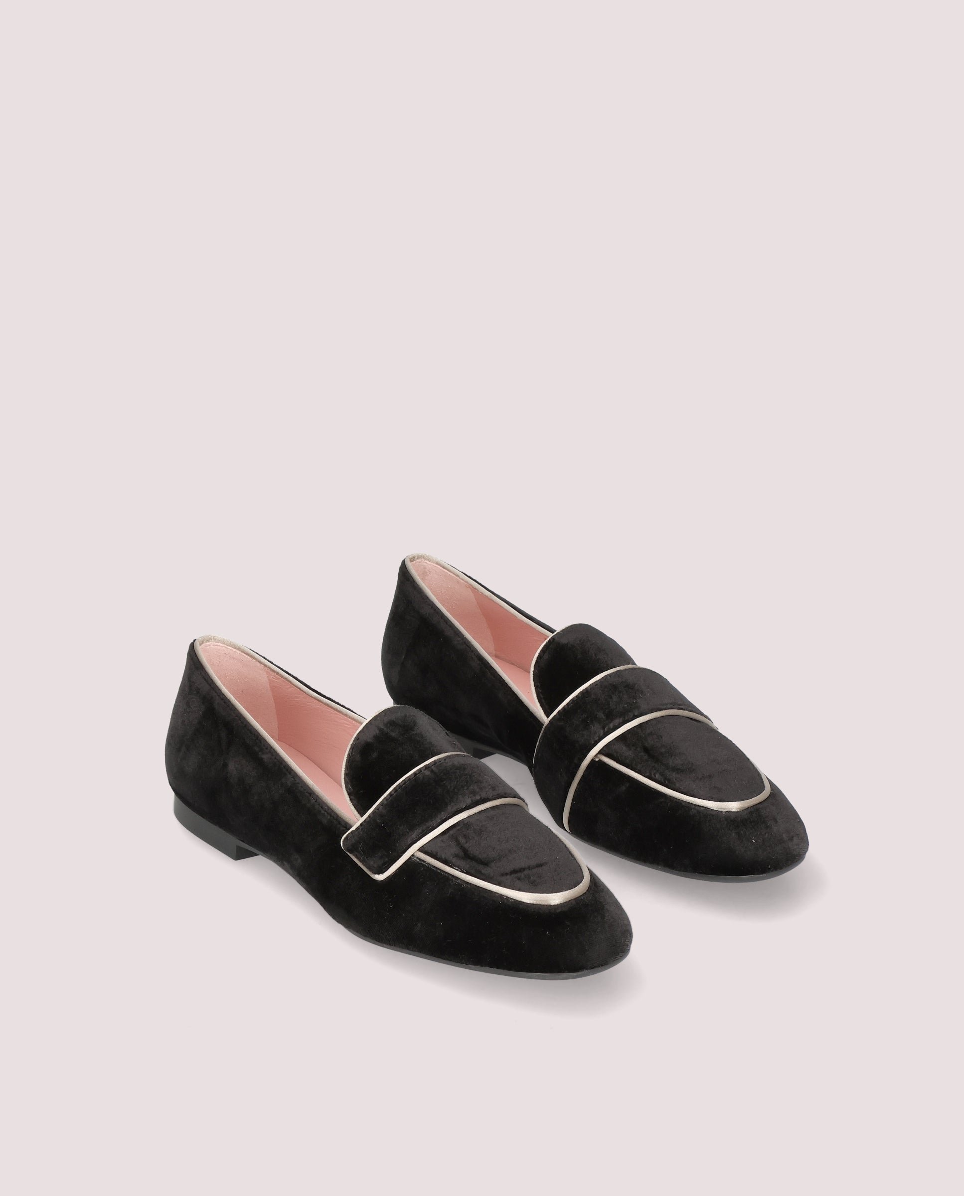 Carla loafer in black velvet