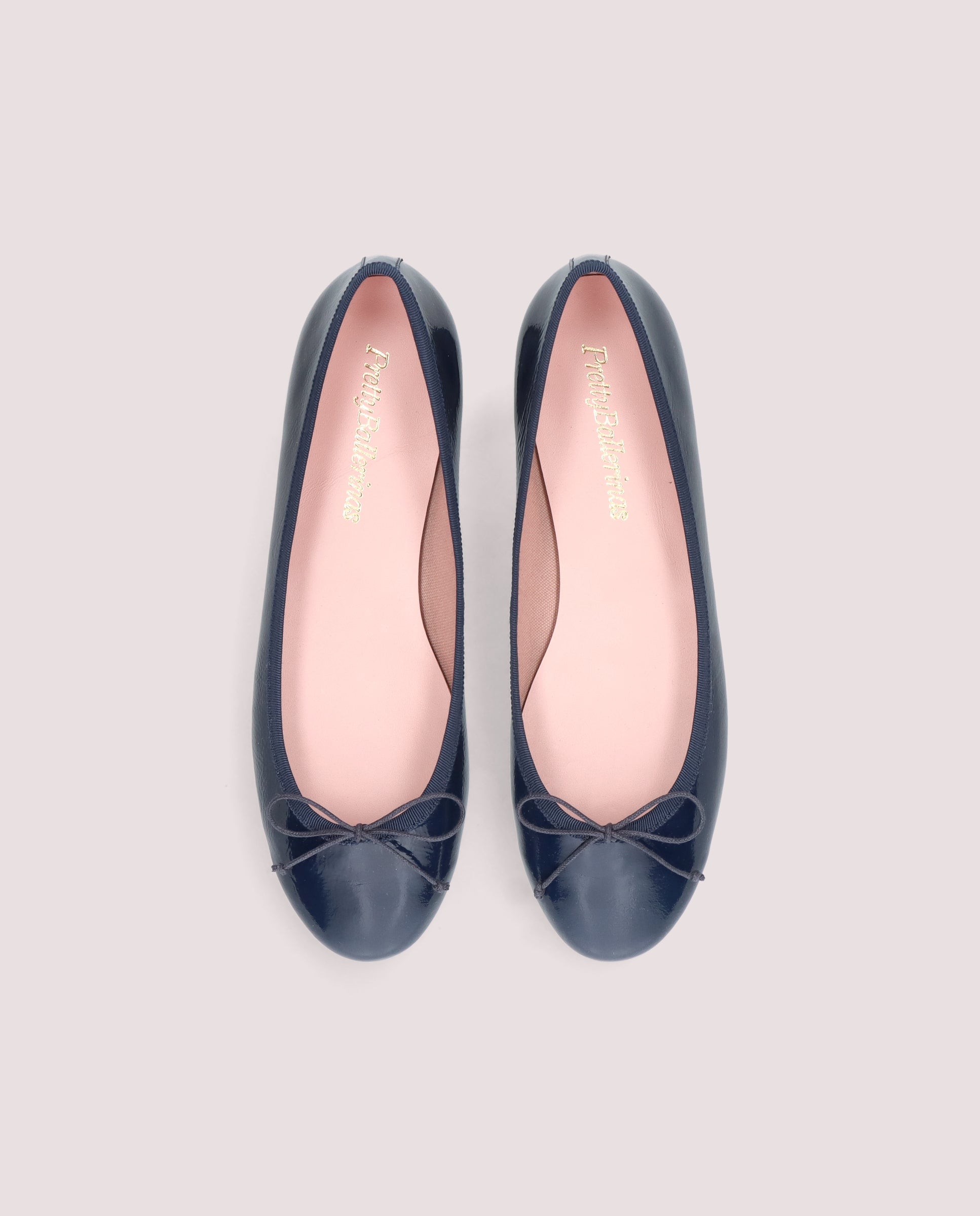 Pretty Ballerinas ネイビー リボン付き フラットシューズ 38 Nicole ballerina in navy blue patent leather