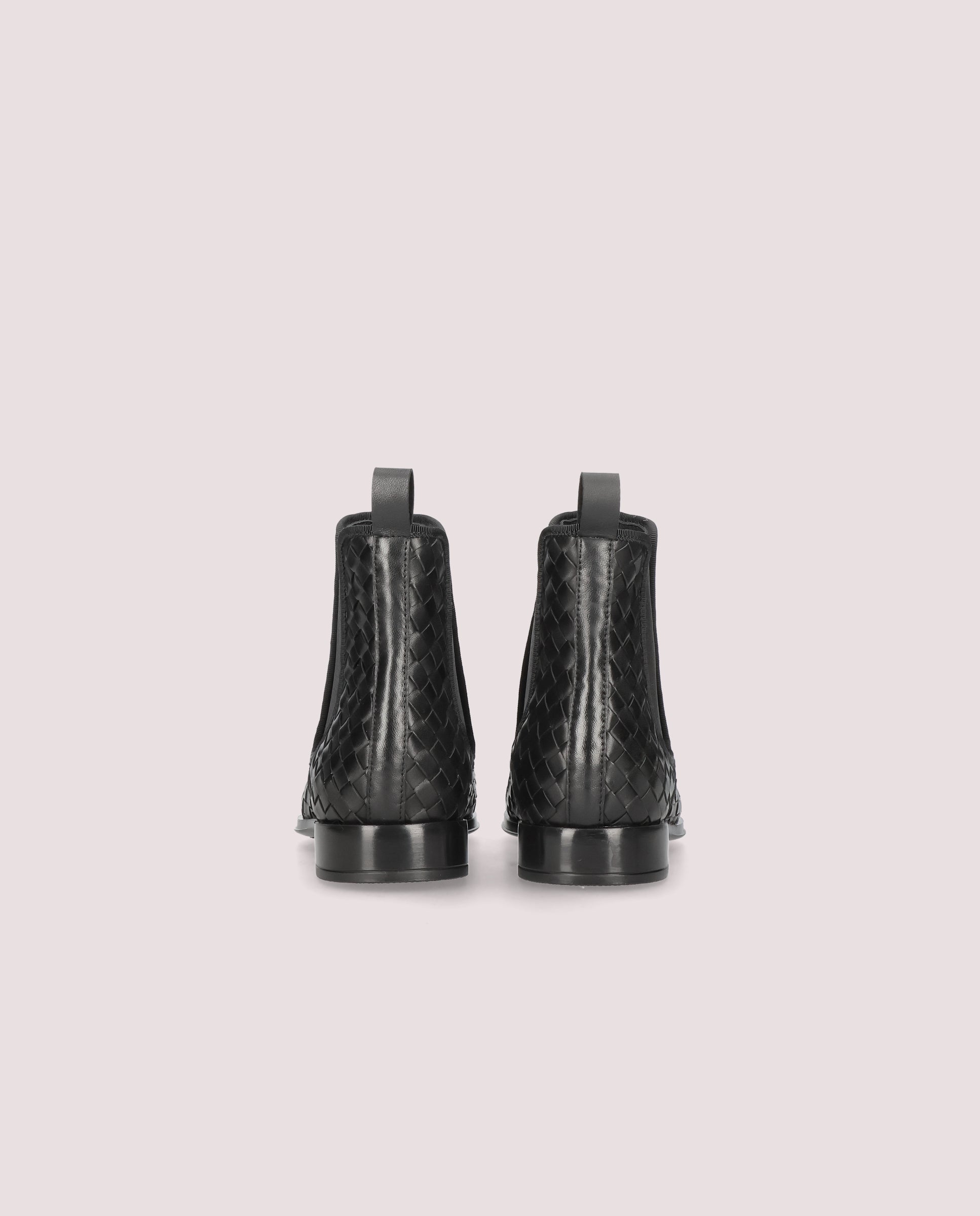 Pat boot in black woven leather