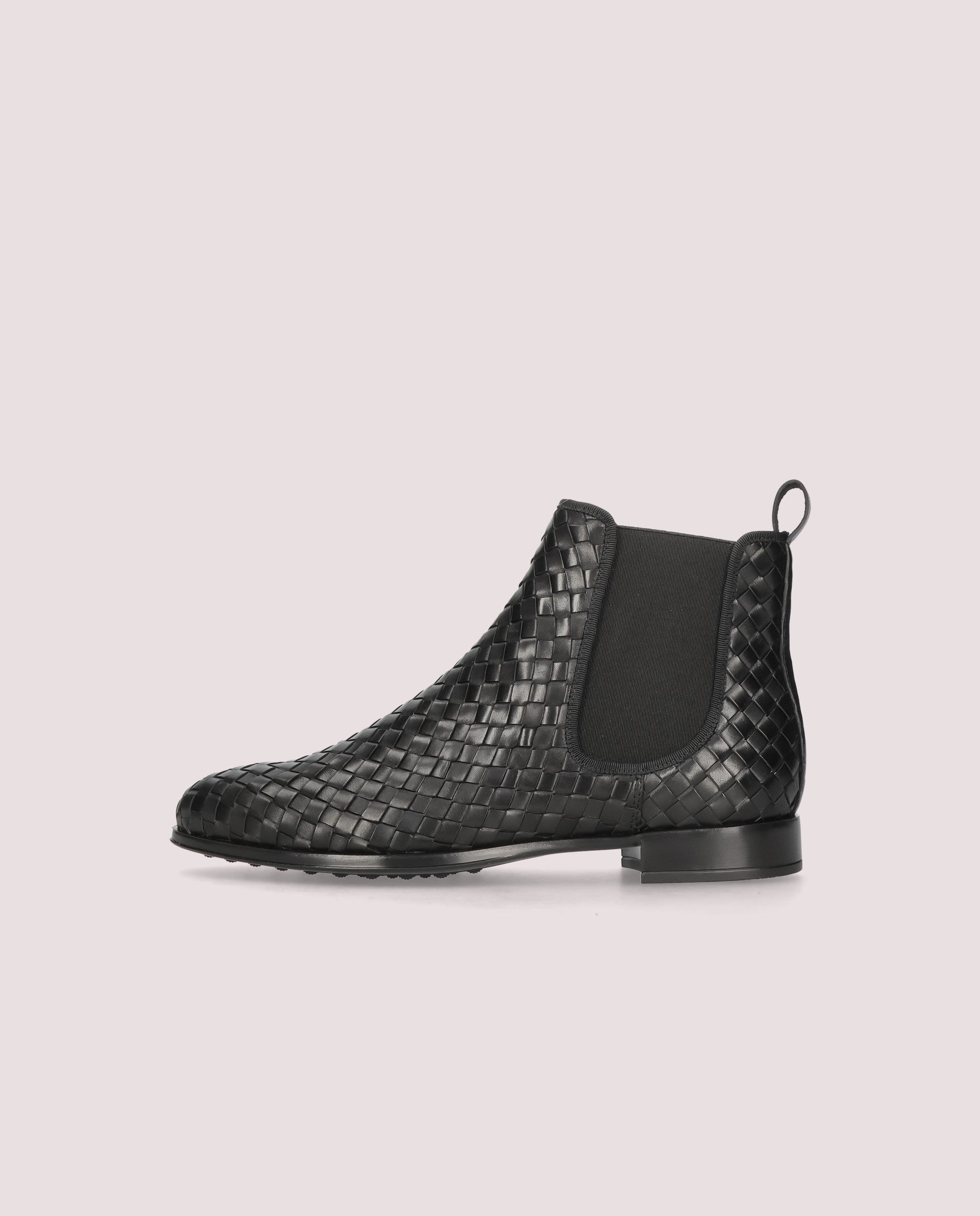 Pat boot in black woven leather