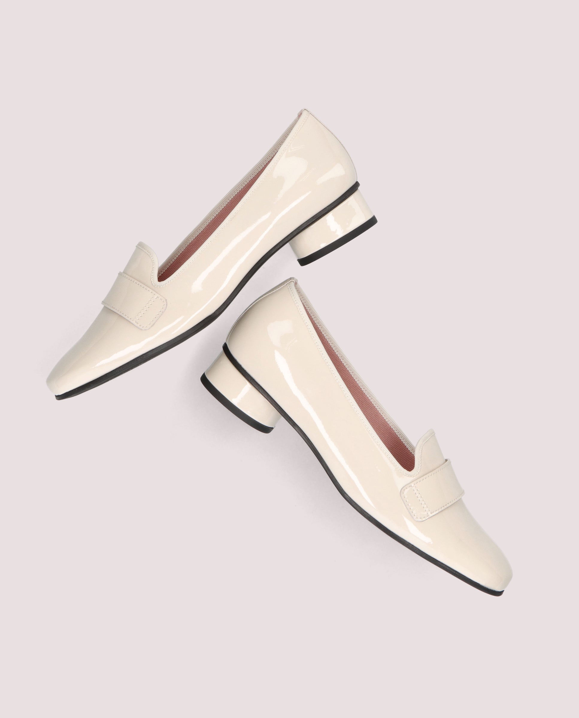 Salão de Couro Envernizado Odette White