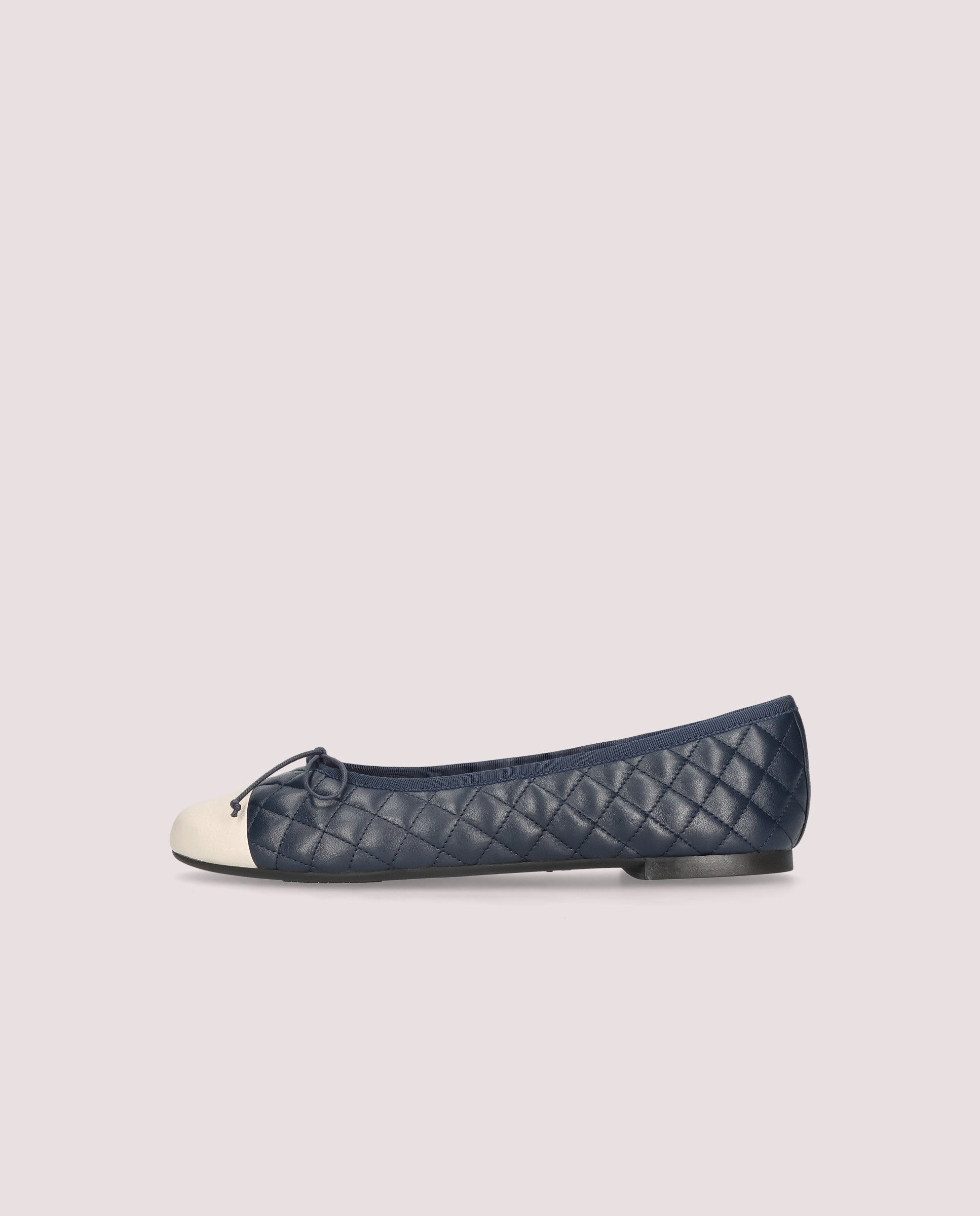 Nicole ballerina in navy blue quilted leather