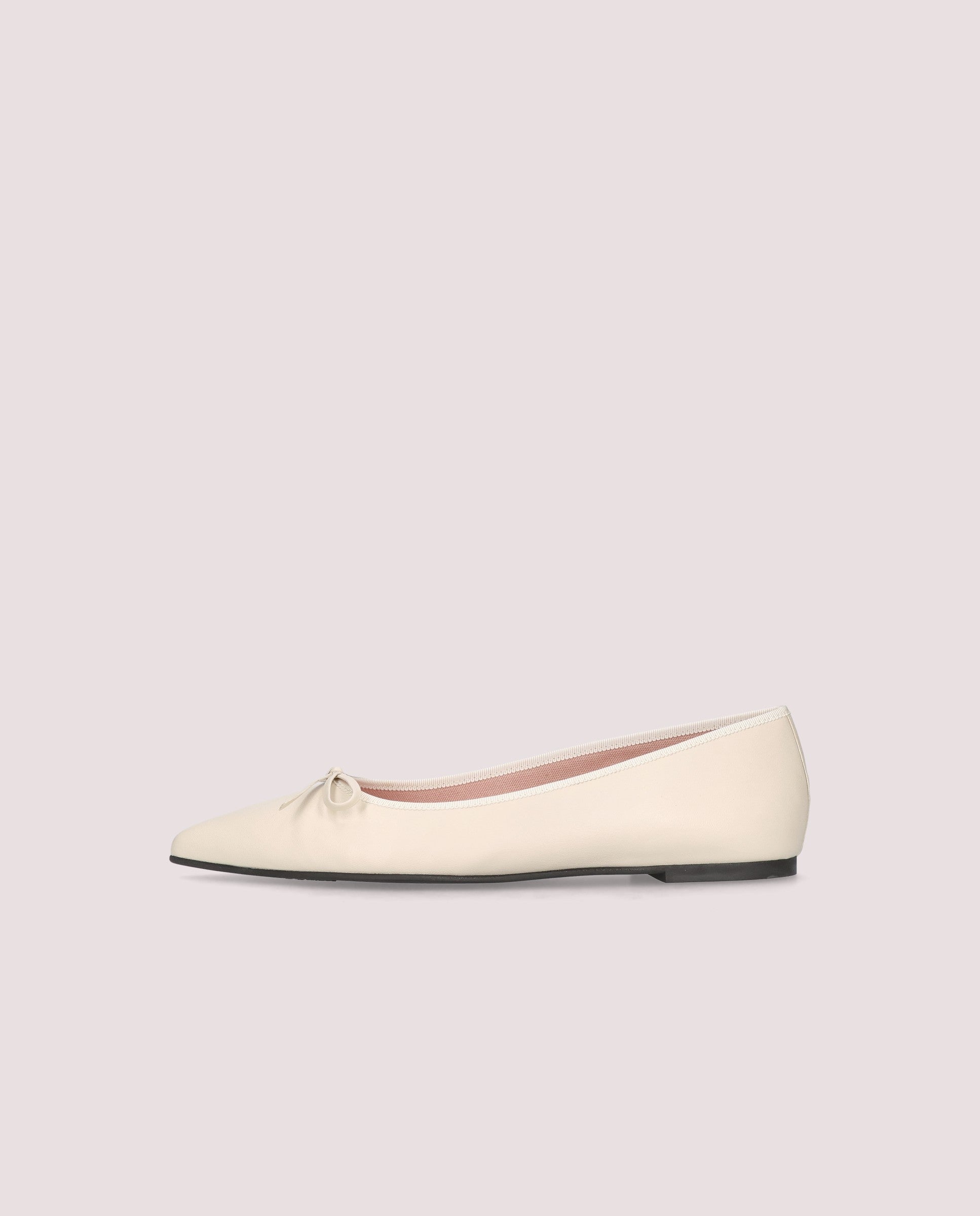 Paris Ballerina in elfenbeinfarbenem leder