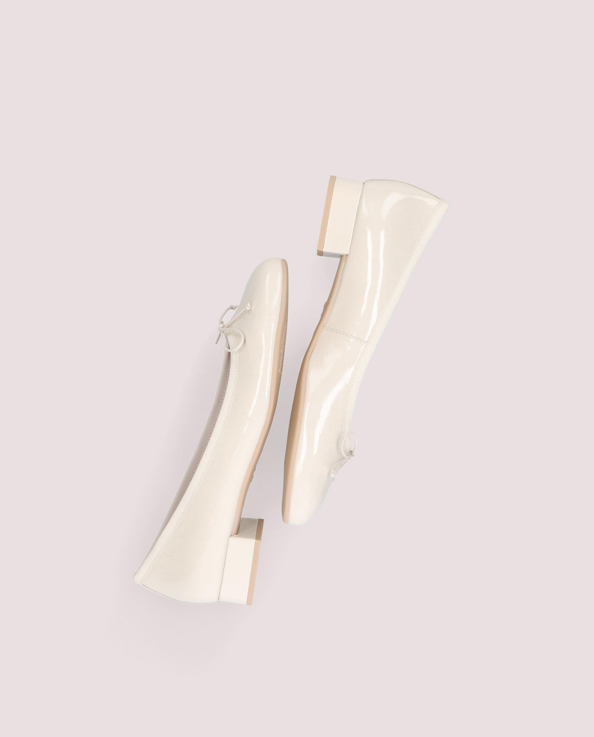 Gretschen ballerina in ivory patent leather