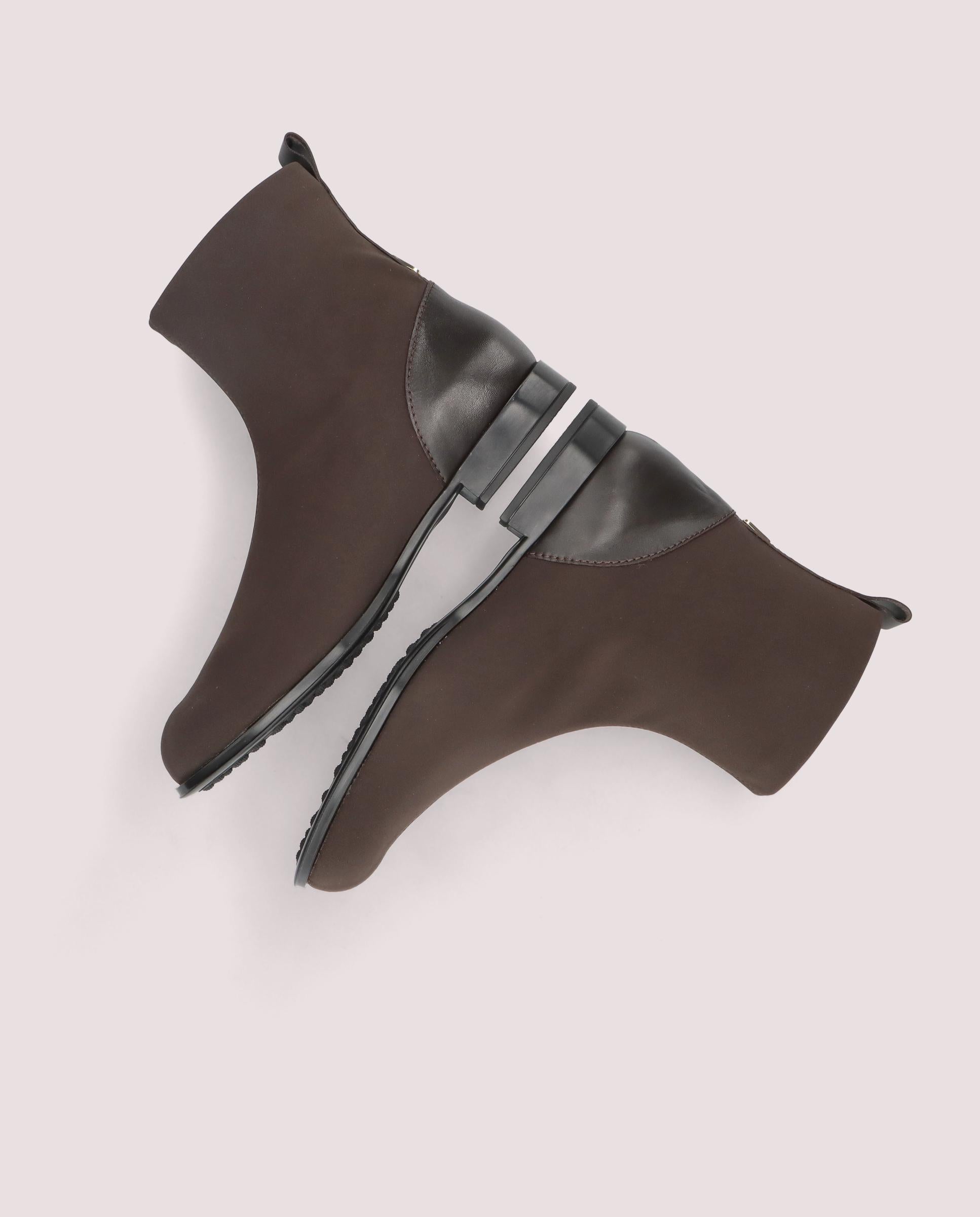 Pat ankle boot in brown textile