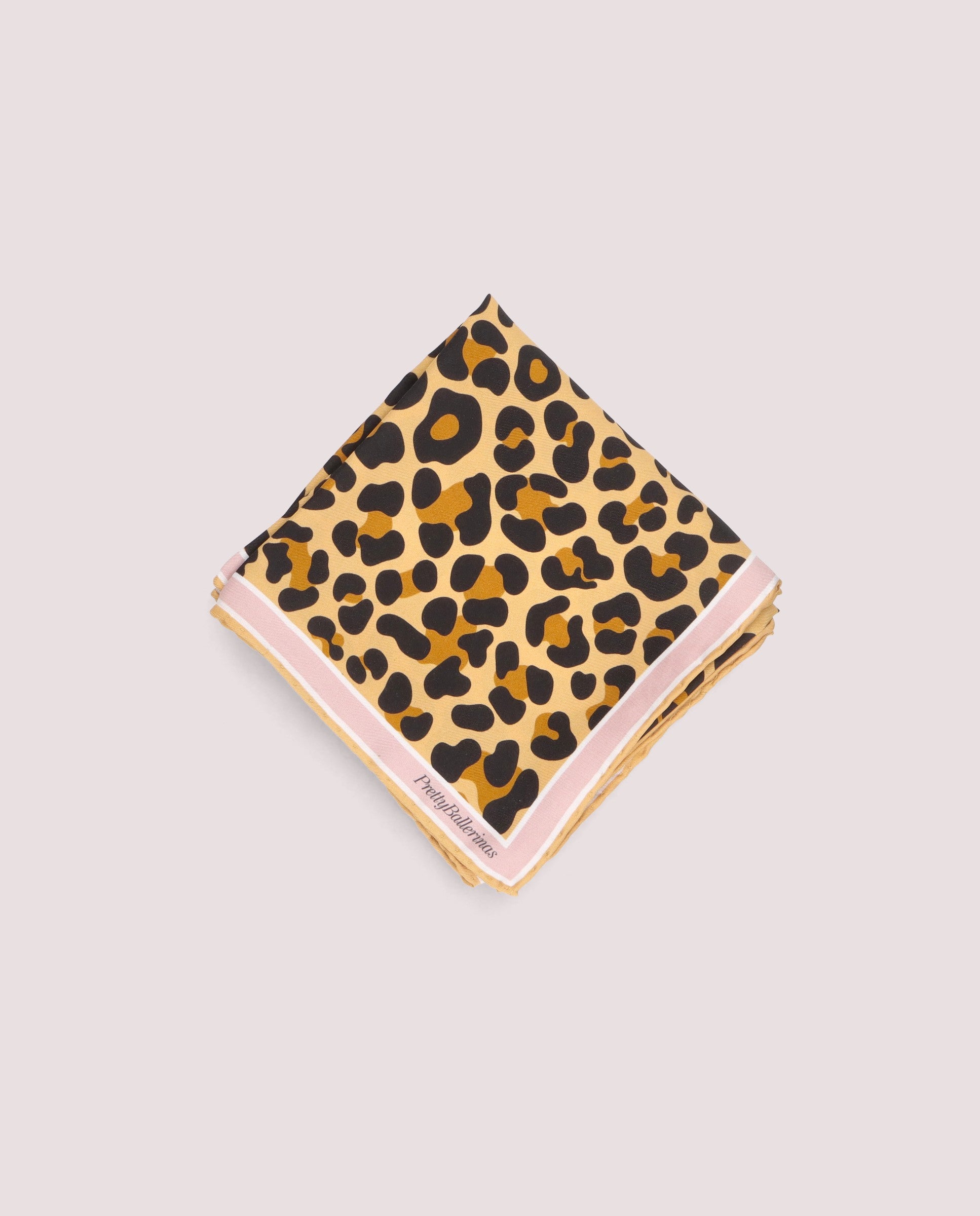 Image de Foulard imprimé léopard par PrettyBallerinas